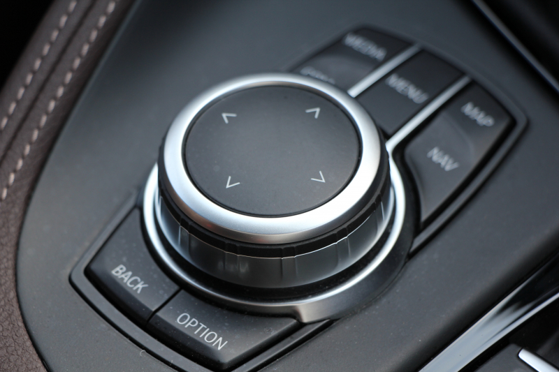 BMW X1 Xdrive18d Xﾗｲﾝ ﾊｲﾗｲﾝ ｾﾚｸﾄ&ｺﾝﾌｫｰﾄP 後期 ﾌｪｲｽﾘﾌﾄ後 1ｵｰﾅ ﾊﾟﾉﾗﾏｻﾝﾙｰﾌ 追従ACC ﾓｶﾚｻﾞｰ ﾋｰﾀｰ&電動ｼｰﾄ ﾜｲﾔﾚｽ充電 電動ﾄﾗﾝｸ ﾀｯﾁ画面HDDﾅﾋﾞPｱｼｽﾄ LEDﾍｯﾄﾞﾗｲﾄ Hi-fiｽﾋﾟｰｶｰ 衝突軽減ﾌﾞﾚｰｷ 車線逸脱警告 歩行者警告 2年保証