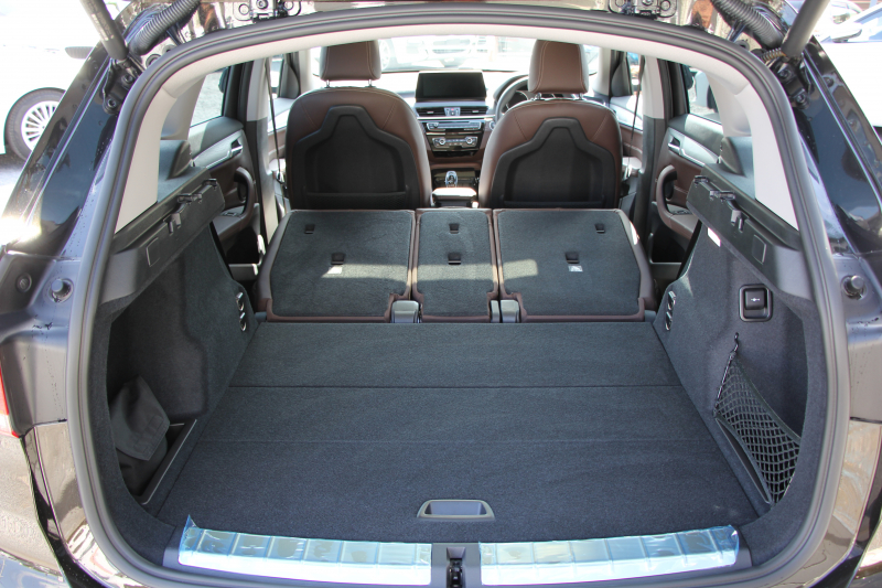 BMW X1 Xdrive18d Xﾗｲﾝ ﾊｲﾗｲﾝ ｾﾚｸﾄ&ｺﾝﾌｫｰﾄP 後期 ﾌｪｲｽﾘﾌﾄ後 1ｵｰﾅ ﾊﾟﾉﾗﾏｻﾝﾙｰﾌ 追従ACC ﾓｶﾚｻﾞｰ ﾋｰﾀｰ&電動ｼｰﾄ ﾜｲﾔﾚｽ充電 電動ﾄﾗﾝｸ ﾀｯﾁ画面HDDﾅﾋﾞPｱｼｽﾄ LEDﾍｯﾄﾞﾗｲﾄ Hi-fiｽﾋﾟｰｶｰ 衝突軽減ﾌﾞﾚｰｷ 車線逸脱警告 歩行者警告 2年保証