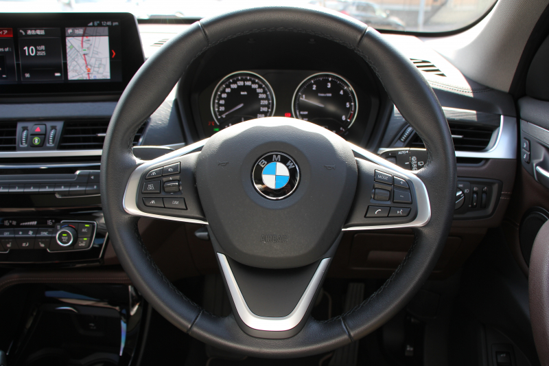 BMW X1 Xdrive18d Xﾗｲﾝ ﾊｲﾗｲﾝ ｾﾚｸﾄ&ｺﾝﾌｫｰﾄP 後期 ﾌｪｲｽﾘﾌﾄ後 1ｵｰﾅ ﾊﾟﾉﾗﾏｻﾝﾙｰﾌ 追従ACC ﾓｶﾚｻﾞｰ ﾋｰﾀｰ&電動ｼｰﾄ ﾜｲﾔﾚｽ充電 電動ﾄﾗﾝｸ ﾀｯﾁ画面HDDﾅﾋﾞPｱｼｽﾄ LEDﾍｯﾄﾞﾗｲﾄ Hi-fiｽﾋﾟｰｶｰ 衝突軽減ﾌﾞﾚｰｷ 車線逸脱警告 歩行者警告 2年保証