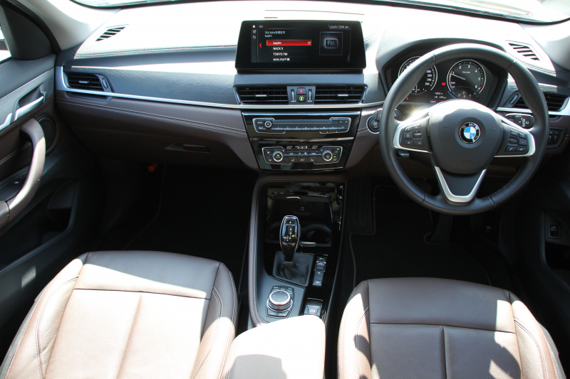 BMW X1 Xdrive18d Xﾗｲﾝ ﾊｲﾗｲﾝ ｾﾚｸﾄ&ｺﾝﾌｫｰﾄP 後期 ﾌｪｲｽﾘﾌﾄ後 1ｵｰﾅ ﾊﾟﾉﾗﾏｻﾝﾙｰﾌ 追従ACC ﾓｶﾚｻﾞｰ ﾋｰﾀｰ&電動ｼｰﾄ ﾜｲﾔﾚｽ充電 電動ﾄﾗﾝｸ ﾀｯﾁ画面HDDﾅﾋﾞPｱｼｽﾄ LEDﾍｯﾄﾞﾗｲﾄ Hi-fiｽﾋﾟｰｶｰ 衝突軽減ﾌﾞﾚｰｷ 車線逸脱警告 歩行者警告 2年保証