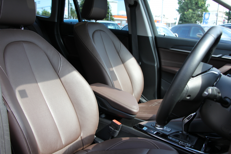 BMW X1 Xdrive18d Xﾗｲﾝ ﾊｲﾗｲﾝ ｾﾚｸﾄ&ｺﾝﾌｫｰﾄP 後期 ﾌｪｲｽﾘﾌﾄ後 1ｵｰﾅ ﾊﾟﾉﾗﾏｻﾝﾙｰﾌ 追従ACC ﾓｶﾚｻﾞｰ ﾋｰﾀｰ&電動ｼｰﾄ ﾜｲﾔﾚｽ充電 電動ﾄﾗﾝｸ ﾀｯﾁ画面HDDﾅﾋﾞPｱｼｽﾄ LEDﾍｯﾄﾞﾗｲﾄ Hi-fiｽﾋﾟｰｶｰ 衝突軽減ﾌﾞﾚｰｷ 車線逸脱警告 歩行者警告 2年保証