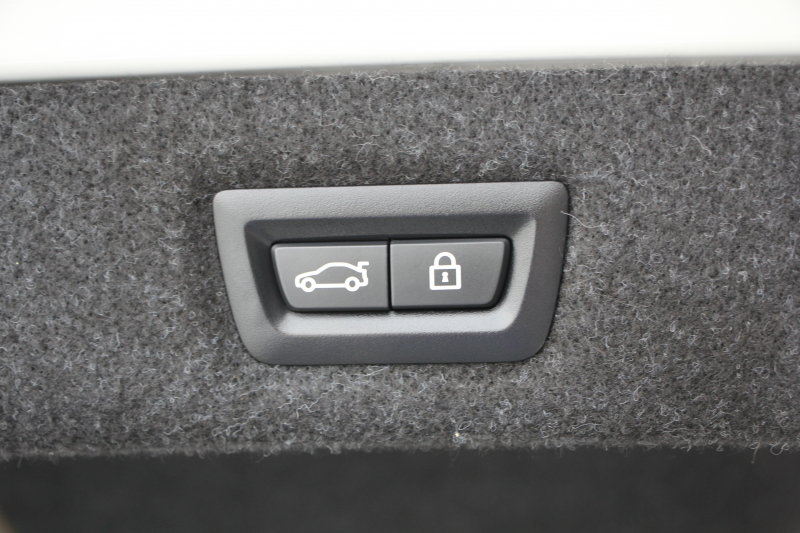 BMW 5シリーズ 530i Mｽﾎﾟｰﾂ 型式変更後｢JR20｣ 252馬力 全席ﾋｰﾀｰ黒革 HUD 追従ACC ｽﾃｱﾘﾝｸﾞｻﾎﾟｰﾄ 変更後全面液晶ﾒｰﾀｰ LEDﾍｯﾄﾞﾗｲﾄ ｵｰﾄﾊｲﾋﾞｰﾑ ﾀｯﾁ画面HDDﾅﾋﾞTV 360度ｶﾒﾗ Mspﾌﾞﾚｰｷ 19AW 電動ﾄﾗﾝｸ 専用ｴｱﾛ 2年保証