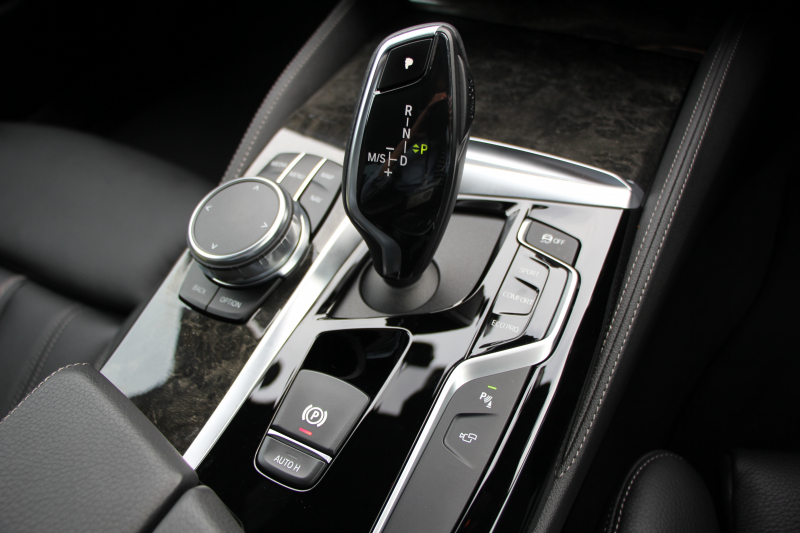 BMW 5シリーズ 530i Mｽﾎﾟｰﾂ 型式変更後｢JR20｣ 252馬力 全席ﾋｰﾀｰ黒革 HUD 追従ACC ｽﾃｱﾘﾝｸﾞｻﾎﾟｰﾄ 変更後全面液晶ﾒｰﾀｰ LEDﾍｯﾄﾞﾗｲﾄ ｵｰﾄﾊｲﾋﾞｰﾑ ﾀｯﾁ画面HDDﾅﾋﾞTV 360度ｶﾒﾗ Mspﾌﾞﾚｰｷ 19AW 電動ﾄﾗﾝｸ 専用ｴｱﾛ 2年保証