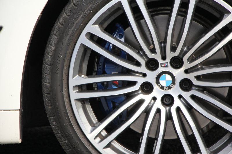 BMW 5シリーズ 530i Mｽﾎﾟｰﾂ 型式変更後｢JR20｣ 252馬力 全席ﾋｰﾀｰ黒革 HUD 追従ACC ｽﾃｱﾘﾝｸﾞｻﾎﾟｰﾄ 変更後全面液晶ﾒｰﾀｰ LEDﾍｯﾄﾞﾗｲﾄ ｵｰﾄﾊｲﾋﾞｰﾑ ﾀｯﾁ画面HDDﾅﾋﾞTV 360度ｶﾒﾗ Mspﾌﾞﾚｰｷ 19AW 電動ﾄﾗﾝｸ 専用ｴｱﾛ 2年保証