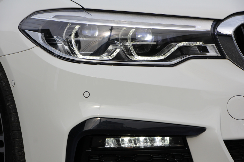 BMW 5シリーズ 530i Mｽﾎﾟｰﾂ 型式変更後｢JR20｣ 252馬力 全席ﾋｰﾀｰ黒革 HUD 追従ACC ｽﾃｱﾘﾝｸﾞｻﾎﾟｰﾄ 変更後全面液晶ﾒｰﾀｰ LEDﾍｯﾄﾞﾗｲﾄ ｵｰﾄﾊｲﾋﾞｰﾑ ﾀｯﾁ画面HDDﾅﾋﾞTV 360度ｶﾒﾗ Mspﾌﾞﾚｰｷ 19AW 電動ﾄﾗﾝｸ 専用ｴｱﾛ 2年保証