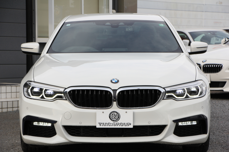 BMW 5シリーズ 530i Mｽﾎﾟｰﾂ 型式変更後｢JR20｣ 252馬力 全席ﾋｰﾀｰ黒革 HUD 追従ACC ｽﾃｱﾘﾝｸﾞｻﾎﾟｰﾄ 変更後全面液晶ﾒｰﾀｰ LEDﾍｯﾄﾞﾗｲﾄ ｵｰﾄﾊｲﾋﾞｰﾑ ﾀｯﾁ画面HDDﾅﾋﾞTV 360度ｶﾒﾗ Mspﾌﾞﾚｰｷ 19AW 電動ﾄﾗﾝｸ 専用ｴｱﾛ 2年保証