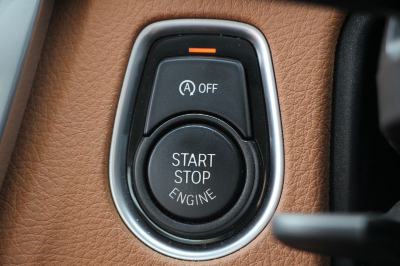 BMW 4シリーズ 428i ｸｰﾍﾟﾗｸﾞｼﾞｭｱﾘｰ 高出力 245馬力 ｻﾄﾞﾙﾌﾞﾗｳﾝﾚｻﾞｰ ｼｰﾄﾋｰﾀｰ HUD LEDﾍｯﾄﾞﾗｲﾄ 追従ACC 衝突軽減ﾌﾞﾚｰｷ 車線逸脱警告 歩行者警告 ﾀｯﾁﾊﾟｯﾄﾞ対応HDDﾅﾋﾞｽﾏｰﾄｷｰ Bluetooth接続 2年保証