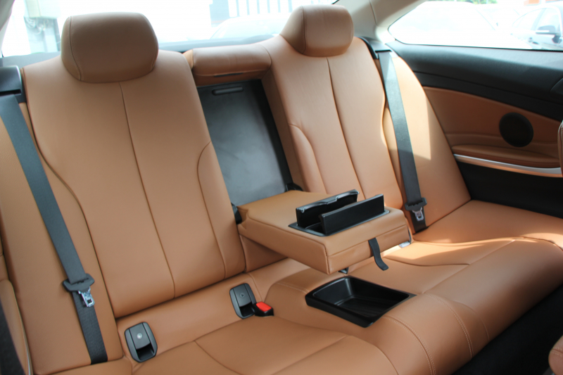 BMW 4シリーズ 428i ｸｰﾍﾟﾗｸﾞｼﾞｭｱﾘｰ 高出力 245馬力 ｻﾄﾞﾙﾌﾞﾗｳﾝﾚｻﾞｰ ｼｰﾄﾋｰﾀｰ HUD LEDﾍｯﾄﾞﾗｲﾄ 追従ACC 衝突軽減ﾌﾞﾚｰｷ 車線逸脱警告 歩行者警告 ﾀｯﾁﾊﾟｯﾄﾞ対応HDDﾅﾋﾞｽﾏｰﾄｷｰ Bluetooth接続 2年保証