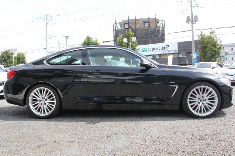 BMW 4シリーズ 428i ｸｰﾍﾟﾗｸﾞｼﾞｭｱﾘｰ 高出力 245馬力 ｻﾄﾞﾙﾌﾞﾗｳﾝﾚｻﾞｰ ｼｰﾄﾋｰﾀｰ HUD LEDﾍｯﾄﾞﾗｲﾄ 追従ACC 衝突軽減ﾌﾞﾚｰｷ 車線逸脱警告 歩行者警告 ﾀｯﾁﾊﾟｯﾄﾞ対応HDDﾅﾋﾞｽﾏｰﾄｷｰ Bluetooth接続 2年保証