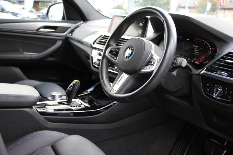 BMW X3 Xdrive20d Mｽﾎﾟｰﾂ 中期 新型式3DA-UZ20 NEWｲﾝﾃﾘｱ BMWﾗｲﾌﾞｺｯｸﾋﾟｯﾄﾞｱｯﾌﾟﾙｶｰﾌﾟﾚｲ 新ﾀｯﾁ画面HDDﾅﾋﾞUSBtype-C LEDﾍｯﾄﾞﾗｲﾄ ｵｰﾄﾊｲﾋﾞｰﾑ ｼｰﾄﾋｰﾀｰ ﾌﾞﾗｯｸ20AW 360度ｶﾒﾗ 電動ﾘｱｹﾞｰﾄ 2年保証