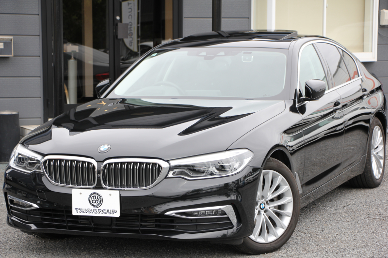 BMW 5シリーズ 523d ﾗｸﾞｼﾞｭｱﾘｰ ｾﾚｸﾄP ｻﾝﾙｰﾌ 全席ﾋｰﾀｰ黒革 ﾊｰﾏﾝｶｰﾄﾞﾝｻﾗｳﾝﾄﾞ4ｿﾞｰﾝｴｱｺﾝ HUD 追従ACC ｽﾃｱﾘﾝｸﾞｻﾎﾟｰﾄ ﾀｯﾁ画面HDDﾅﾋﾞTV 360度ｶﾒﾗ 電動ﾄﾗﾝｸ LEDﾍｯﾄﾞﾗｲﾄ ｵｰﾄﾊｲﾋﾞｰﾑ 電動ﾄﾗﾝｸ ｸﾛｰﾑﾗｲﾝ 2年保証