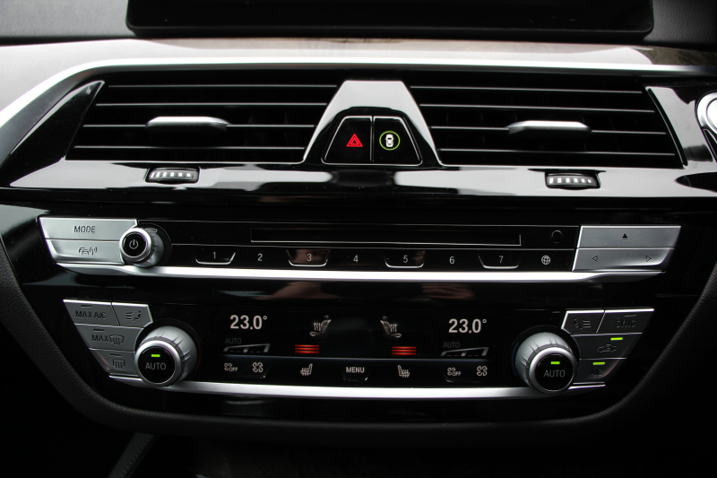 BMW 5シリーズ 523d ﾗｸﾞｼﾞｭｱﾘｰ ｾﾚｸﾄP ｻﾝﾙｰﾌ 全席ﾋｰﾀｰ黒革 ﾊｰﾏﾝｶｰﾄﾞﾝｻﾗｳﾝﾄﾞ4ｿﾞｰﾝｴｱｺﾝ HUD 追従ACC ｽﾃｱﾘﾝｸﾞｻﾎﾟｰﾄ ﾀｯﾁ画面HDDﾅﾋﾞTV 360度ｶﾒﾗ 電動ﾄﾗﾝｸ LEDﾍｯﾄﾞﾗｲﾄ ｵｰﾄﾊｲﾋﾞｰﾑ 電動ﾄﾗﾝｸ ｸﾛｰﾑﾗｲﾝ 2年保証