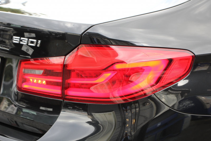 BMW 5シリーズ 530i ｴﾃﾞｨｼｮﾝﾐｯｼｮﾝｲﾝﾎﾟｯｼﾌﾞﾙ 特別仕様車 252馬力 ﾅｲﾄﾌﾞﾙｰﾚｻﾞｰ ｱﾀﾞﾌﾟﾃｨﾌﾞｻｽ ﾊｰﾏﾝｶｰﾄﾞﾝ HUD 追従ACC ｽﾃｱﾘﾝｸﾞｻﾎﾟｰﾄ ﾀｯﾁ画面HDDﾅﾋﾞTV LEDﾍｯﾄﾞﾗｲﾄ ｵｰﾄﾊｲﾋﾞｰﾑ 電動ﾄﾗﾝｸ 360度ｶﾒﾗ 全席ﾋｰﾀｰ 専用ﾌﾞﾗｯｸ19AW 2年保証