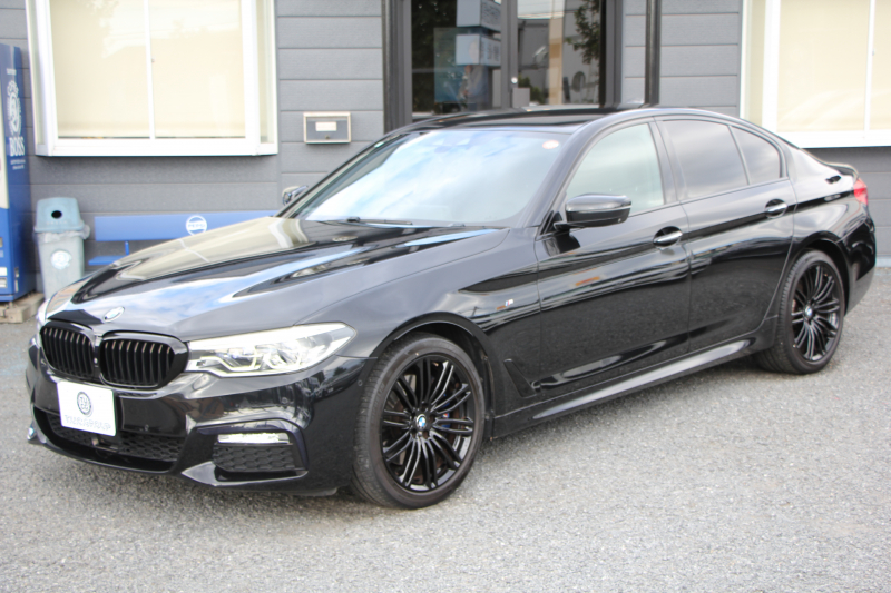 BMW 5シリーズ 530i ｴﾃﾞｨｼｮﾝﾐｯｼｮﾝｲﾝﾎﾟｯｼﾌﾞﾙ 特別仕様車 252馬力 ﾅｲﾄﾌﾞﾙｰﾚｻﾞｰ ｱﾀﾞﾌﾟﾃｨﾌﾞｻｽ ﾊｰﾏﾝｶｰﾄﾞﾝ HUD 追従ACC ｽﾃｱﾘﾝｸﾞｻﾎﾟｰﾄ ﾀｯﾁ画面HDDﾅﾋﾞTV LEDﾍｯﾄﾞﾗｲﾄ ｵｰﾄﾊｲﾋﾞｰﾑ 電動ﾄﾗﾝｸ 360度ｶﾒﾗ 全席ﾋｰﾀｰ 専用ﾌﾞﾗｯｸ19AW 2年保証