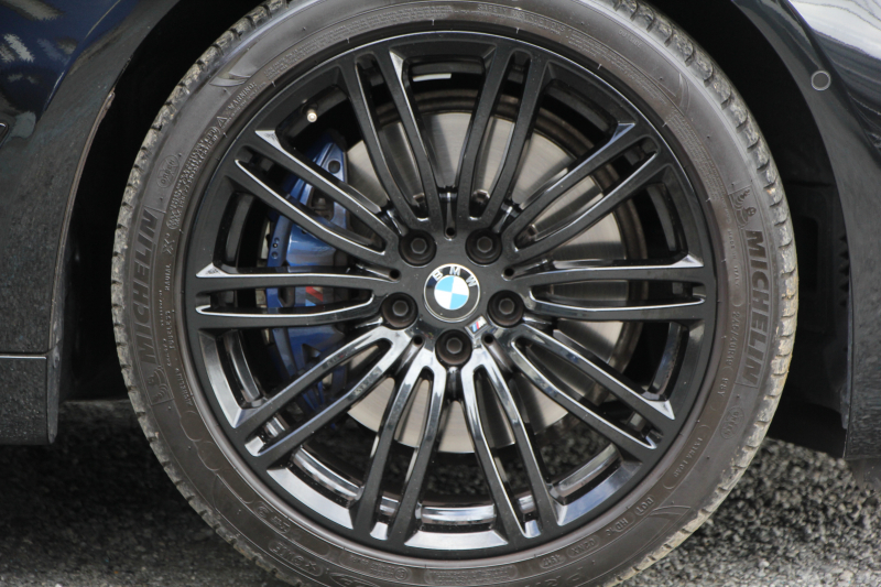 BMW 5シリーズ 530i ｴﾃﾞｨｼｮﾝﾐｯｼｮﾝｲﾝﾎﾟｯｼﾌﾞﾙ 特別仕様車 252馬力 ﾅｲﾄﾌﾞﾙｰﾚｻﾞｰ ｱﾀﾞﾌﾟﾃｨﾌﾞｻｽ ﾊｰﾏﾝｶｰﾄﾞﾝ HUD 追従ACC ｽﾃｱﾘﾝｸﾞｻﾎﾟｰﾄ ﾀｯﾁ画面HDDﾅﾋﾞTV LEDﾍｯﾄﾞﾗｲﾄ ｵｰﾄﾊｲﾋﾞｰﾑ 電動ﾄﾗﾝｸ 360度ｶﾒﾗ 全席ﾋｰﾀｰ 専用ﾌﾞﾗｯｸ19AW 2年保証