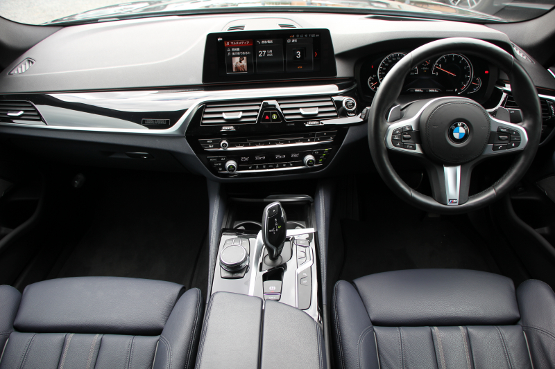 BMW 5シリーズ 530i ｴﾃﾞｨｼｮﾝﾐｯｼｮﾝｲﾝﾎﾟｯｼﾌﾞﾙ 特別仕様車 252馬力 ﾅｲﾄﾌﾞﾙｰﾚｻﾞｰ ｱﾀﾞﾌﾟﾃｨﾌﾞｻｽ ﾊｰﾏﾝｶｰﾄﾞﾝ HUD 追従ACC ｽﾃｱﾘﾝｸﾞｻﾎﾟｰﾄ ﾀｯﾁ画面HDDﾅﾋﾞTV LEDﾍｯﾄﾞﾗｲﾄ ｵｰﾄﾊｲﾋﾞｰﾑ 電動ﾄﾗﾝｸ 360度ｶﾒﾗ 全席ﾋｰﾀｰ 専用ﾌﾞﾗｯｸ19AW 2年保証