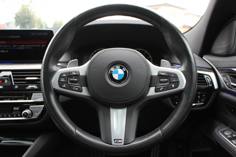 BMW 6シリーズ 630i ｸﾞﾗﾝﾂｰﾘｽﾓ Mｽﾎﾟｰﾂ ｾﾚｸﾄ&ｺﾝﾌｫｰﾄP ﾊﾟﾉﾗﾏｻﾝﾙｰﾌ 全席ﾋｰﾀｰ黒革 ﾌﾛﾝﾄﾏｯｻｰｼﾞ&ﾍﾞﾝﾁﾚｰｼｮﾝ ﾘｱ電動可倒調整 ﾊｰﾏﾝｶｰﾄﾞﾝｻﾗｳﾝﾄﾞ追従ACC HUD LEDﾍｯﾄﾞﾗｲﾄ 4ｿﾞｰﾝAC 360度ｶﾒﾗ ｿﾌﾄｸﾛｰｽﾞﾄﾞｱ ﾀｯﾁ画面HDDﾅﾋﾞ電動ﾄﾗﾝｸ 2年保証