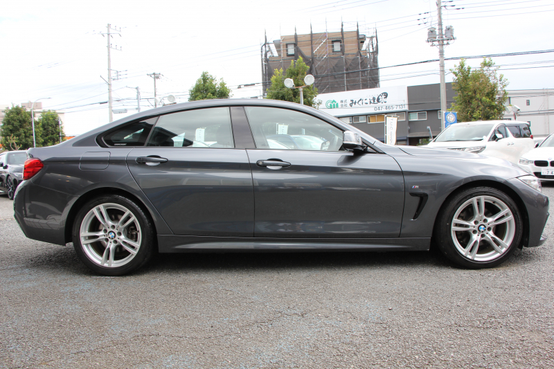 BMW 4シリーズ 420i ｸﾞﾗﾝｸｰﾍﾟMｽﾎﾟｰﾂ 中期 新ｴﾝｼﾞﾝ 追従ACC ﾚｰﾝﾁｪﾝｼﾞ警告 衝突軽減ﾌﾞﾚｰｷ 車線逸脱警告 歩行者警告 ﾀｯﾁﾊﾟｯﾄﾞ対応HDDﾅﾋﾞBｶﾒﾗ Bluetooth接続 電動ﾄﾗﾝｸ ｽﾏｰﾄｷｰ ﾊﾟﾄﾞﾙｼﾌﾄ 専用ｴｱﾛ 2年保証