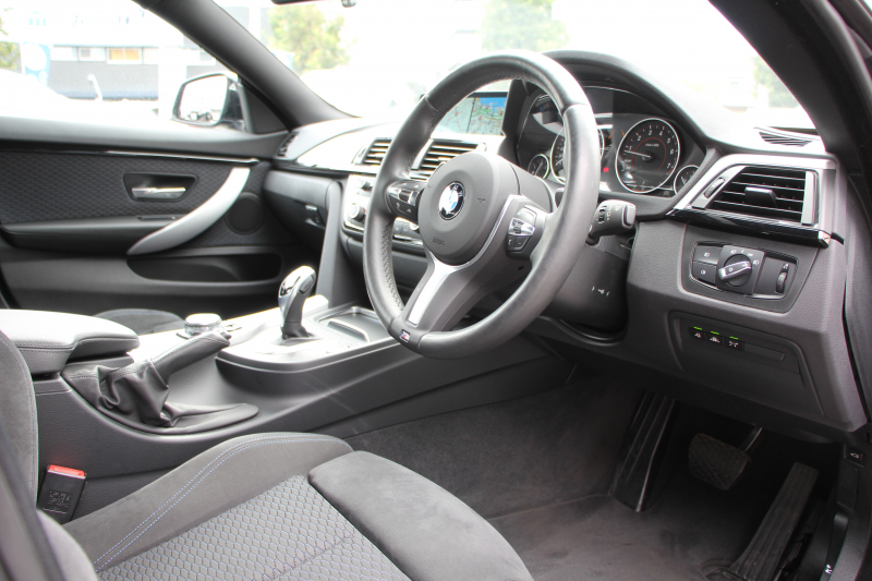 BMW 4シリーズ 420i ｸﾞﾗﾝｸｰﾍﾟMｽﾎﾟｰﾂ 中期 新ｴﾝｼﾞﾝ 追従ACC ﾚｰﾝﾁｪﾝｼﾞ警告 衝突軽減ﾌﾞﾚｰｷ 車線逸脱警告 歩行者警告 ﾀｯﾁﾊﾟｯﾄﾞ対応HDDﾅﾋﾞBｶﾒﾗ Bluetooth接続 電動ﾄﾗﾝｸ ｽﾏｰﾄｷｰ ﾊﾟﾄﾞﾙｼﾌﾄ 専用ｴｱﾛ 2年保証