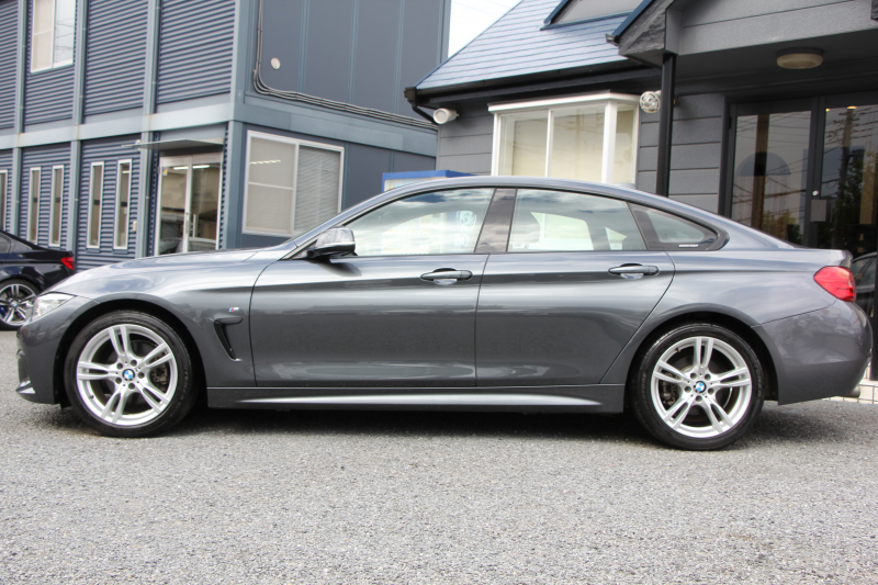 BMW 4シリーズ 420i ｸﾞﾗﾝｸｰﾍﾟMｽﾎﾟｰﾂ 中期 新ｴﾝｼﾞﾝ 追従ACC ﾚｰﾝﾁｪﾝｼﾞ警告 衝突軽減ﾌﾞﾚｰｷ 車線逸脱警告 歩行者警告 ﾀｯﾁﾊﾟｯﾄﾞ対応HDDﾅﾋﾞBｶﾒﾗ Bluetooth接続 電動ﾄﾗﾝｸ ｽﾏｰﾄｷｰ ﾊﾟﾄﾞﾙｼﾌﾄ 専用ｴｱﾛ 2年保証