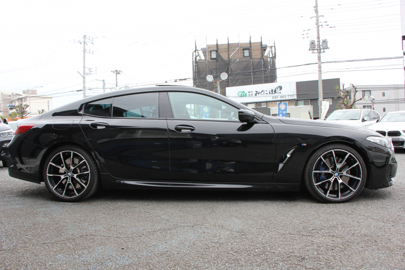 BMW 8シリーズ 840i ｸﾞﾗﾝｸｰﾍﾟMｽﾎﾟｰﾂ ﾊﾟﾉﾗﾏｻﾝﾙｰﾌ indiviﾒﾘﾉﾚｻﾞｰ ﾅｲﾄﾌﾞﾙｰ&ﾌﾞﾗｯｸﾚｻﾞｰ ﾚｰｻﾞｰﾗｲﾄ ｵﾌﾟｼｮﾝ20AW ﾊｰﾏﾝｶｰﾄﾞﾝｻｳﾝﾄﾞｸﾘｽﾀﾙﾌｨﾆｯｼｭ 360度ｶﾒﾗ 追従ACC HUD 全席ﾋｰﾀｰ ﾌﾛﾝﾄﾍﾞﾝﾁﾚｰｼｮﾝ ｿﾌﾄｸﾛｰｽﾞﾄﾞｱ 2年保証