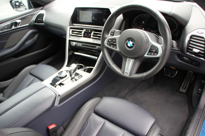 BMW 8シリーズ 840i ｸﾞﾗﾝｸｰﾍﾟMｽﾎﾟｰﾂ ﾊﾟﾉﾗﾏｻﾝﾙｰﾌ indiviﾒﾘﾉﾚｻﾞｰ ﾅｲﾄﾌﾞﾙｰ&ﾌﾞﾗｯｸﾚｻﾞｰ ﾚｰｻﾞｰﾗｲﾄ ｵﾌﾟｼｮﾝ20AW ﾊｰﾏﾝｶｰﾄﾞﾝｻｳﾝﾄﾞｸﾘｽﾀﾙﾌｨﾆｯｼｭ 360度ｶﾒﾗ 追従ACC HUD 全席ﾋｰﾀｰ ﾌﾛﾝﾄﾍﾞﾝﾁﾚｰｼｮﾝ ｿﾌﾄｸﾛｰｽﾞﾄﾞｱ 2年保証