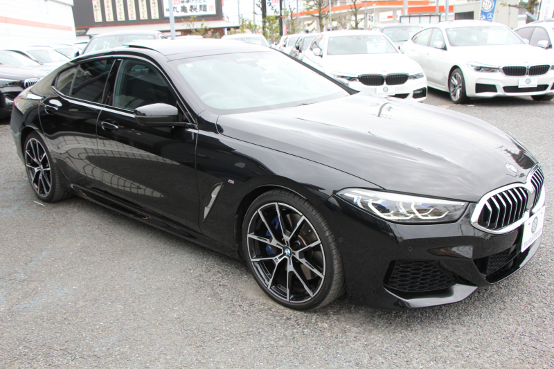 BMW 8シリーズ 840i ｸﾞﾗﾝｸｰﾍﾟMｽﾎﾟｰﾂ ﾊﾟﾉﾗﾏｻﾝﾙｰﾌ indiviﾒﾘﾉﾚｻﾞｰ ﾅｲﾄﾌﾞﾙｰ&ﾌﾞﾗｯｸﾚｻﾞｰ ﾚｰｻﾞｰﾗｲﾄ ｵﾌﾟｼｮﾝ20AW ﾊｰﾏﾝｶｰﾄﾞﾝｻｳﾝﾄﾞｸﾘｽﾀﾙﾌｨﾆｯｼｭ 360度ｶﾒﾗ 追従ACC HUD 全席ﾋｰﾀｰ ﾌﾛﾝﾄﾍﾞﾝﾁﾚｰｼｮﾝ ｿﾌﾄｸﾛｰｽﾞﾄﾞｱ 2年保証