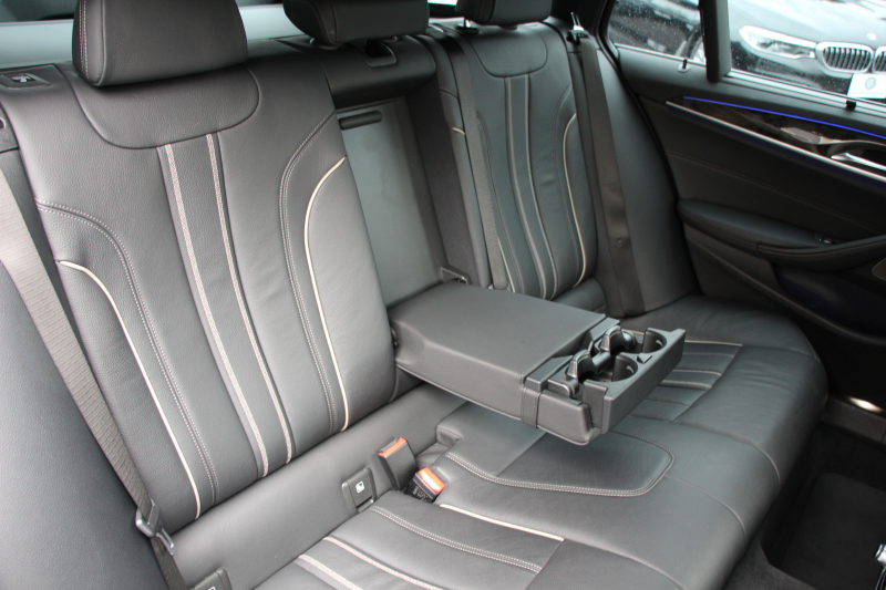 BMW 5シリーズ 530i ﾂｰﾘﾝｸﾞMｽﾎﾟｰﾂ ｾﾚｸﾄP 1ｵｰﾅ 型式変更後｢ABA-JT20｣ 252馬力 ﾊﾟﾉﾗﾏｻﾝﾙｰﾌ ﾊｰﾏﾝｶｰﾄﾞﾝ 4ｿﾞｰﾝｴｱｺﾝ 全席ﾋｰﾀｰ黒革 HUD 追従ACC ｽﾃｱﾘﾝｸﾞｻﾎﾟｰﾄ 変更後全面液晶ﾒｰﾀｰ ﾀｯﾁ画面HDDﾅﾋﾞTV 360度ｶﾒﾗ 2年保証