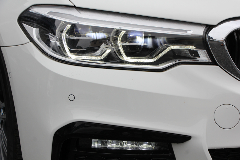 BMW 5シリーズ 530i ﾂｰﾘﾝｸﾞMｽﾎﾟｰﾂ ｾﾚｸﾄP 1ｵｰﾅ 型式変更後｢ABA-JT20｣ 252馬力 ﾊﾟﾉﾗﾏｻﾝﾙｰﾌ ﾊｰﾏﾝｶｰﾄﾞﾝ 4ｿﾞｰﾝｴｱｺﾝ 全席ﾋｰﾀｰ黒革 HUD 追従ACC ｽﾃｱﾘﾝｸﾞｻﾎﾟｰﾄ 変更後全面液晶ﾒｰﾀｰ ﾀｯﾁ画面HDDﾅﾋﾞTV 360度ｶﾒﾗ 2年保証