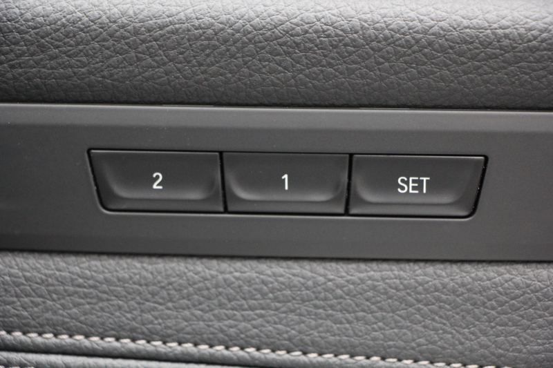 BMW 5シリーズ 530i ﾂｰﾘﾝｸﾞMｽﾎﾟｰﾂ ｾﾚｸﾄP 1ｵｰﾅ 型式変更後｢ABA-JT20｣ 252馬力 ﾊﾟﾉﾗﾏｻﾝﾙｰﾌ ﾊｰﾏﾝｶｰﾄﾞﾝ 4ｿﾞｰﾝｴｱｺﾝ 全席ﾋｰﾀｰ黒革 HUD 追従ACC ｽﾃｱﾘﾝｸﾞｻﾎﾟｰﾄ 変更後全面液晶ﾒｰﾀｰ ﾀｯﾁ画面HDDﾅﾋﾞTV 360度ｶﾒﾗ 2年保証