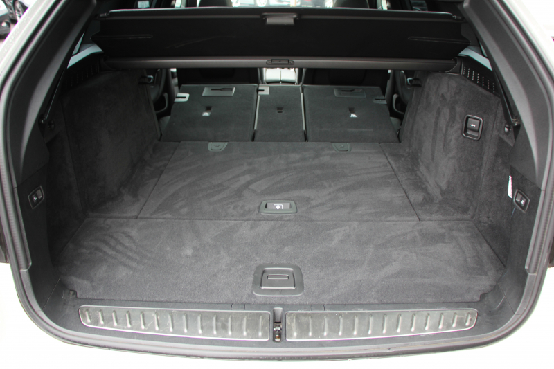 BMW 5シリーズ 530i ﾂｰﾘﾝｸﾞMｽﾎﾟｰﾂ ｾﾚｸﾄP 1ｵｰﾅ 型式変更後｢ABA-JT20｣ 252馬力 ﾊﾟﾉﾗﾏｻﾝﾙｰﾌ ﾊｰﾏﾝｶｰﾄﾞﾝ 4ｿﾞｰﾝｴｱｺﾝ 全席ﾋｰﾀｰ黒革 HUD 追従ACC ｽﾃｱﾘﾝｸﾞｻﾎﾟｰﾄ 変更後全面液晶ﾒｰﾀｰ ﾀｯﾁ画面HDDﾅﾋﾞTV 360度ｶﾒﾗ 2年保証