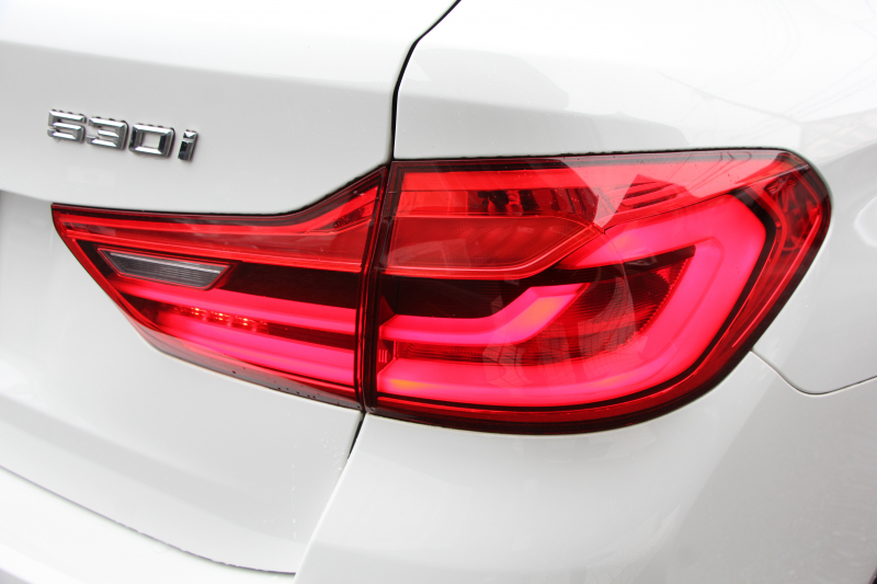 BMW 5シリーズ 530i ﾂｰﾘﾝｸﾞMｽﾎﾟｰﾂ ｾﾚｸﾄP 1ｵｰﾅ 型式変更後｢ABA-JT20｣ 252馬力 ﾊﾟﾉﾗﾏｻﾝﾙｰﾌ ﾊｰﾏﾝｶｰﾄﾞﾝ 4ｿﾞｰﾝｴｱｺﾝ 全席ﾋｰﾀｰ黒革 HUD 追従ACC ｽﾃｱﾘﾝｸﾞｻﾎﾟｰﾄ 変更後全面液晶ﾒｰﾀｰ ﾀｯﾁ画面HDDﾅﾋﾞTV 360度ｶﾒﾗ 2年保証