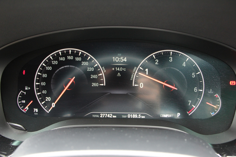 BMW 5シリーズ 530i ﾂｰﾘﾝｸﾞMｽﾎﾟｰﾂ ｾﾚｸﾄP 1ｵｰﾅ 型式変更後｢ABA-JT20｣ 252馬力 ﾊﾟﾉﾗﾏｻﾝﾙｰﾌ ﾊｰﾏﾝｶｰﾄﾞﾝ 4ｿﾞｰﾝｴｱｺﾝ 全席ﾋｰﾀｰ黒革 HUD 追従ACC ｽﾃｱﾘﾝｸﾞｻﾎﾟｰﾄ 変更後全面液晶ﾒｰﾀｰ ﾀｯﾁ画面HDDﾅﾋﾞTV 360度ｶﾒﾗ 2年保証