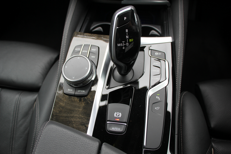 BMW 5シリーズ 530i ﾂｰﾘﾝｸﾞMｽﾎﾟｰﾂ ｾﾚｸﾄP 1ｵｰﾅ 型式変更後｢ABA-JT20｣ 252馬力 ﾊﾟﾉﾗﾏｻﾝﾙｰﾌ ﾊｰﾏﾝｶｰﾄﾞﾝ 4ｿﾞｰﾝｴｱｺﾝ 全席ﾋｰﾀｰ黒革 HUD 追従ACC ｽﾃｱﾘﾝｸﾞｻﾎﾟｰﾄ 変更後全面液晶ﾒｰﾀｰ ﾀｯﾁ画面HDDﾅﾋﾞTV 360度ｶﾒﾗ 2年保証