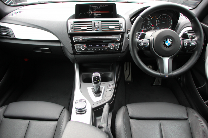 BMW 2シリーズ M235i ｸｰﾍﾟﾋｰﾀｰ黒革 326馬力 直6ﾀｰﾎﾞ8速AT 真珠色 N55ｴﾝｼﾞﾝ ｱﾀﾞﾌﾟﾃｨﾌﾞMｻｽ 衝突軽減ﾌﾞﾚｰｷ 車線逸脱警告 歩行者警告 ﾌﾞﾚｰｷ付ｸﾙｺﾝ HDDﾅﾋﾞBｶﾒﾗ&ﾘｱPDCｾﾝｻｰ Bluetooth接続 2ｿﾞｰﾝｴｱｺﾝ 2年保証