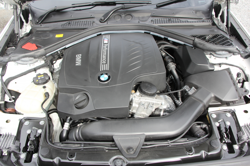 BMW 2シリーズ M235i ｸｰﾍﾟﾋｰﾀｰ黒革 326馬力 直6ﾀｰﾎﾞ8速AT 真珠色 N55ｴﾝｼﾞﾝ ｱﾀﾞﾌﾟﾃｨﾌﾞMｻｽ 衝突軽減ﾌﾞﾚｰｷ 車線逸脱警告 歩行者警告 ﾌﾞﾚｰｷ付ｸﾙｺﾝ HDDﾅﾋﾞBｶﾒﾗ&ﾘｱPDCｾﾝｻｰ Bluetooth接続 2ｿﾞｰﾝｴｱｺﾝ 2年保証