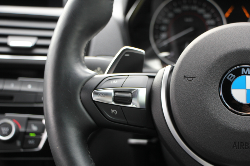 BMW 2シリーズ M235i ｸｰﾍﾟﾋｰﾀｰ黒革 326馬力 直6ﾀｰﾎﾞ8速AT 真珠色 N55ｴﾝｼﾞﾝ ｱﾀﾞﾌﾟﾃｨﾌﾞMｻｽ 衝突軽減ﾌﾞﾚｰｷ 車線逸脱警告 歩行者警告 ﾌﾞﾚｰｷ付ｸﾙｺﾝ HDDﾅﾋﾞBｶﾒﾗ&ﾘｱPDCｾﾝｻｰ Bluetooth接続 2ｿﾞｰﾝｴｱｺﾝ 2年保証