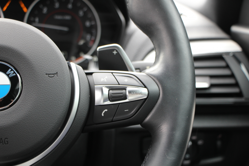 BMW 2シリーズ M235i ｸｰﾍﾟﾋｰﾀｰ黒革 326馬力 直6ﾀｰﾎﾞ8速AT 真珠色 N55ｴﾝｼﾞﾝ ｱﾀﾞﾌﾟﾃｨﾌﾞMｻｽ 衝突軽減ﾌﾞﾚｰｷ 車線逸脱警告 歩行者警告 ﾌﾞﾚｰｷ付ｸﾙｺﾝ HDDﾅﾋﾞBｶﾒﾗ&ﾘｱPDCｾﾝｻｰ Bluetooth接続 2ｿﾞｰﾝｴｱｺﾝ 2年保証