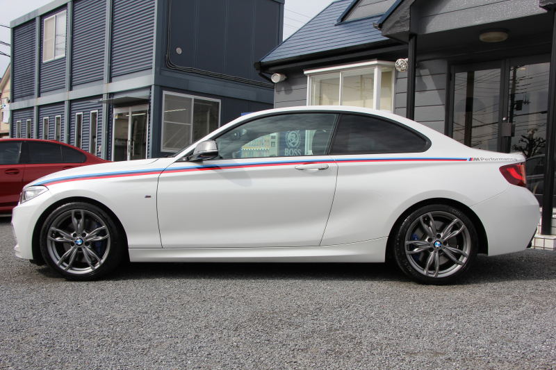 BMW 2シリーズ M235i ｸｰﾍﾟﾋｰﾀｰ黒革 326馬力 直6ﾀｰﾎﾞ8速AT 真珠色 N55ｴﾝｼﾞﾝ ｱﾀﾞﾌﾟﾃｨﾌﾞMｻｽ 衝突軽減ﾌﾞﾚｰｷ 車線逸脱警告 歩行者警告 ﾌﾞﾚｰｷ付ｸﾙｺﾝ HDDﾅﾋﾞBｶﾒﾗ&ﾘｱPDCｾﾝｻｰ Bluetooth接続 2ｿﾞｰﾝｴｱｺﾝ 2年保証