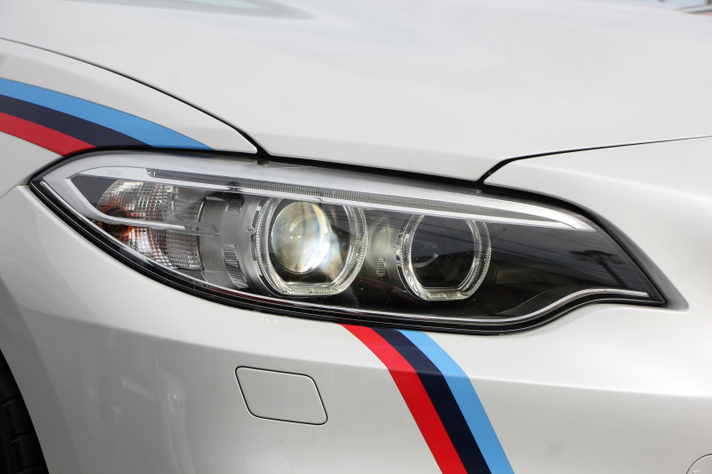 BMW 2シリーズ M235i ｸｰﾍﾟﾋｰﾀｰ黒革 326馬力 直6ﾀｰﾎﾞ8速AT 真珠色 N55ｴﾝｼﾞﾝ ｱﾀﾞﾌﾟﾃｨﾌﾞMｻｽ 衝突軽減ﾌﾞﾚｰｷ 車線逸脱警告 歩行者警告 ﾌﾞﾚｰｷ付ｸﾙｺﾝ HDDﾅﾋﾞBｶﾒﾗ&ﾘｱPDCｾﾝｻｰ Bluetooth接続 2ｿﾞｰﾝｴｱｺﾝ 2年保証