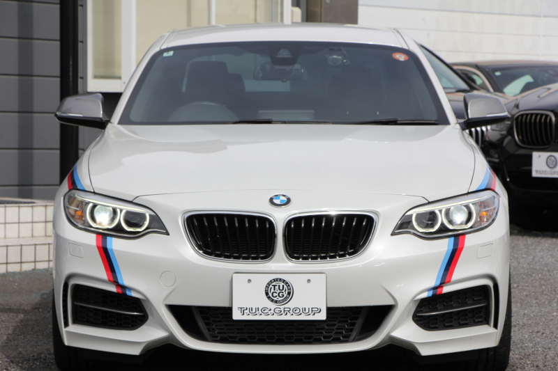 BMW 2シリーズ M235i ｸｰﾍﾟﾋｰﾀｰ黒革 326馬力 直6ﾀｰﾎﾞ8速AT 真珠色 N55ｴﾝｼﾞﾝ ｱﾀﾞﾌﾟﾃｨﾌﾞMｻｽ 衝突軽減ﾌﾞﾚｰｷ 車線逸脱警告 歩行者警告 ﾌﾞﾚｰｷ付ｸﾙｺﾝ HDDﾅﾋﾞBｶﾒﾗ&ﾘｱPDCｾﾝｻｰ Bluetooth接続 2ｿﾞｰﾝｴｱｺﾝ 2年保証