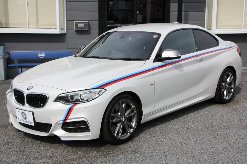 BMW 2シリーズ M235i ｸｰﾍﾟﾋｰﾀｰ黒革 326馬力 直6ﾀｰﾎﾞ8速AT 真珠色 N55ｴﾝｼﾞﾝ ｱﾀﾞﾌﾟﾃｨﾌﾞMｻｽ 衝突軽減ﾌﾞﾚｰｷ 車線逸脱警告 歩行者警告 ﾌﾞﾚｰｷ付ｸﾙｺﾝ HDDﾅﾋﾞBｶﾒﾗ&ﾘｱPDCｾﾝｻｰ Bluetooth接続 2ｿﾞｰﾝｴｱｺﾝ 2年保証
