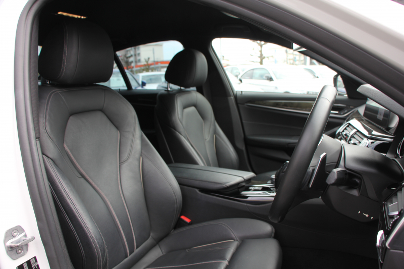 BMW 5シリーズ 523d Mｽﾎﾟｰﾂ ﾊｲﾗｲﾝ 全席ﾋｰﾀｰ黒革 HUD ｶﾀﾛｸﾞ燃費21.5km/L 追従ACC ｽﾃｱﾘﾝｸﾞｻﾎﾟｰﾄ LEDﾍｯﾄﾞﾗｲﾄ ｵｰﾄﾊｲﾋﾞｰﾑ 液晶ﾒｰﾀｰ 360度ｶﾒﾗ ﾀｯﾁ画面HDDﾅﾋﾞTV 専用ｴｱﾛ 19AW 電動ﾄﾗﾝｸ ｽﾏｰﾄｷｰ ﾊﾟﾄﾞﾙｼﾌﾄ 2年保証