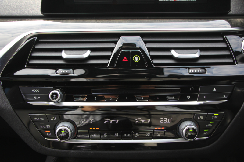 BMW 5シリーズ 523d Mｽﾎﾟｰﾂ ﾊｲﾗｲﾝ 全席ﾋｰﾀｰ黒革 HUD ｶﾀﾛｸﾞ燃費21.5km/L 追従ACC ｽﾃｱﾘﾝｸﾞｻﾎﾟｰﾄ LEDﾍｯﾄﾞﾗｲﾄ ｵｰﾄﾊｲﾋﾞｰﾑ 液晶ﾒｰﾀｰ 360度ｶﾒﾗ ﾀｯﾁ画面HDDﾅﾋﾞTV 専用ｴｱﾛ 19AW 電動ﾄﾗﾝｸ ｽﾏｰﾄｷｰ ﾊﾟﾄﾞﾙｼﾌﾄ 2年保証