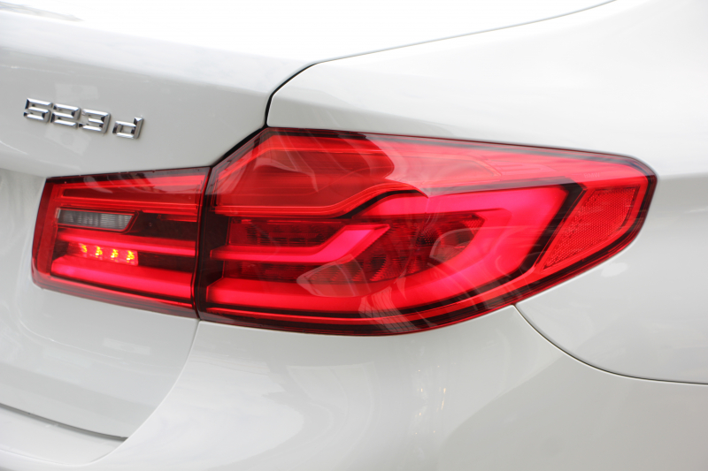 BMW 5シリーズ 523d Mｽﾎﾟｰﾂ ﾊｲﾗｲﾝ 全席ﾋｰﾀｰ黒革 HUD ｶﾀﾛｸﾞ燃費21.5km/L 追従ACC ｽﾃｱﾘﾝｸﾞｻﾎﾟｰﾄ LEDﾍｯﾄﾞﾗｲﾄ ｵｰﾄﾊｲﾋﾞｰﾑ 液晶ﾒｰﾀｰ 360度ｶﾒﾗ ﾀｯﾁ画面HDDﾅﾋﾞTV 専用ｴｱﾛ 19AW 電動ﾄﾗﾝｸ ｽﾏｰﾄｷｰ ﾊﾟﾄﾞﾙｼﾌﾄ 2年保証