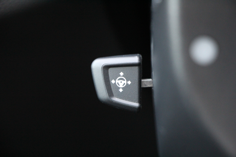 BMW 5シリーズ 523i Mｽﾎﾟｰﾂ ﾊｲﾗｲﾝ ｲﾉﾍﾞｰｼｮﾝP ｻﾝﾙｰﾌ 全席ﾋｰﾀｰ黒革 ﾃﾞｨｽﾌﾟﾚｲｷｰ HUD ｼﾞｪｽﾁｬｰC ﾜｲﾔﾚｽ充電 追従ACC ｽﾃｱﾘﾝｸﾞｻﾎﾟｰﾄ ﾀｯﾁ画面HDDﾅﾋﾞTV LEDﾍｯﾄﾞﾗｲﾄ ｵｰﾄﾊｲﾋﾞｰﾑ 360度ｶﾒﾗ 19AW 電動ﾄﾗﾝｸ 2年保証