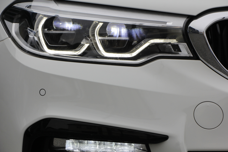 BMW 5シリーズ 523i Mｽﾎﾟｰﾂ ﾊｲﾗｲﾝ ｲﾉﾍﾞｰｼｮﾝP ｻﾝﾙｰﾌ 全席ﾋｰﾀｰ黒革 ﾃﾞｨｽﾌﾟﾚｲｷｰ HUD ｼﾞｪｽﾁｬｰC ﾜｲﾔﾚｽ充電 追従ACC ｽﾃｱﾘﾝｸﾞｻﾎﾟｰﾄ ﾀｯﾁ画面HDDﾅﾋﾞTV LEDﾍｯﾄﾞﾗｲﾄ ｵｰﾄﾊｲﾋﾞｰﾑ 360度ｶﾒﾗ 19AW 電動ﾄﾗﾝｸ 2年保証