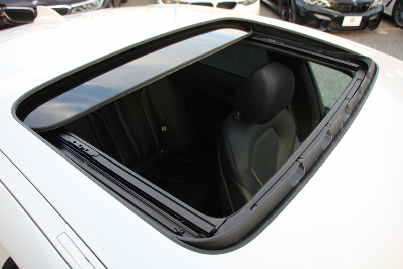 BMW 5シリーズ 523i Mｽﾎﾟｰﾂ ﾊｲﾗｲﾝ ｲﾉﾍﾞｰｼｮﾝP ｻﾝﾙｰﾌ 全席ﾋｰﾀｰ黒革 ﾃﾞｨｽﾌﾟﾚｲｷｰ HUD ｼﾞｪｽﾁｬｰC ﾜｲﾔﾚｽ充電 追従ACC ｽﾃｱﾘﾝｸﾞｻﾎﾟｰﾄ ﾀｯﾁ画面HDDﾅﾋﾞTV LEDﾍｯﾄﾞﾗｲﾄ ｵｰﾄﾊｲﾋﾞｰﾑ 360度ｶﾒﾗ 19AW 電動ﾄﾗﾝｸ 2年保証