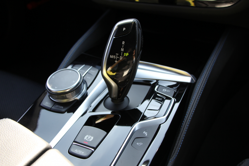 BMW 5シリーズ 523d ｴﾃﾞｨｼｮﾝﾐｯｼｮﾝｲﾝﾎﾟｯｼﾌﾞﾙ 特別仕様車 ﾊｰﾏﾝｶｰﾄﾞﾝｻﾗｳﾝﾄﾞHUD 専用ﾌﾞﾗｯｸ19AW ﾌﾞﾗｯｸｷﾄﾞﾆｰｸﾞﾘﾙ 追従ACC ｽﾃｱﾘﾝｸﾞｻﾎﾟｰﾄ 360度ｶﾒﾗ Pｱｼｽﾄ ﾀｯﾁ画面HDDﾅﾋﾞTV LEDﾍｯﾄﾞﾗｲﾄ ｵｰﾄﾊｲﾋﾞｰﾑ 電動ﾄﾗﾝｸ 2年保証