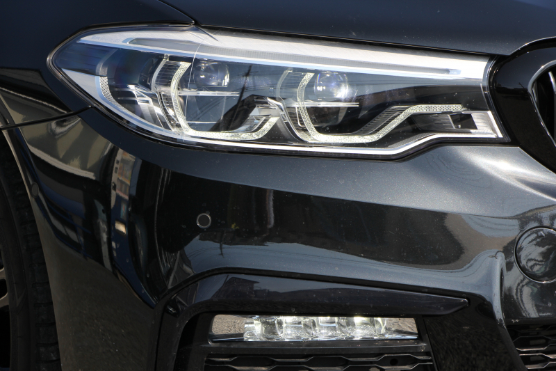 BMW 5シリーズ 523d ｴﾃﾞｨｼｮﾝﾐｯｼｮﾝｲﾝﾎﾟｯｼﾌﾞﾙ 特別仕様車 ﾊｰﾏﾝｶｰﾄﾞﾝｻﾗｳﾝﾄﾞHUD 専用ﾌﾞﾗｯｸ19AW ﾌﾞﾗｯｸｷﾄﾞﾆｰｸﾞﾘﾙ 追従ACC ｽﾃｱﾘﾝｸﾞｻﾎﾟｰﾄ 360度ｶﾒﾗ Pｱｼｽﾄ ﾀｯﾁ画面HDDﾅﾋﾞTV LEDﾍｯﾄﾞﾗｲﾄ ｵｰﾄﾊｲﾋﾞｰﾑ 電動ﾄﾗﾝｸ 2年保証